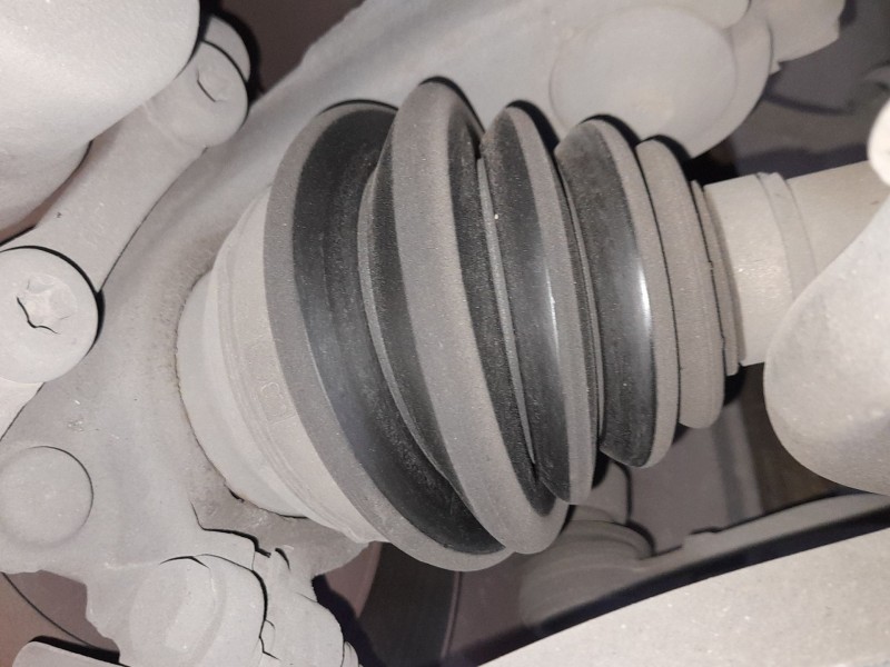 Recambio de transmision delantera derecha para citroën c4 cactus 1.2 vti 82 referencia OEM IAM 9677476680  