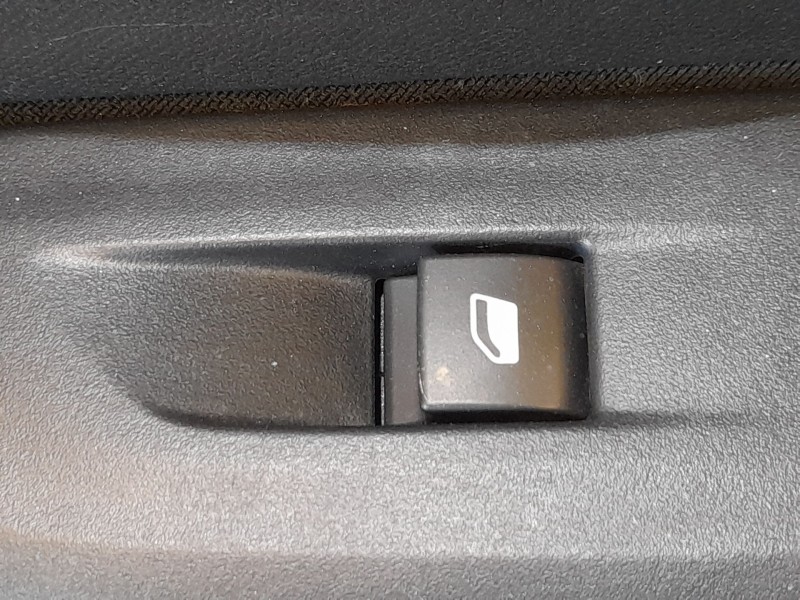 Recambio de mando elevalunas delantero derecho para peugeot 208 ii (ub_, up_, uw_, uj_) 1.2 puretech 100 referencia OEM IAM 9829