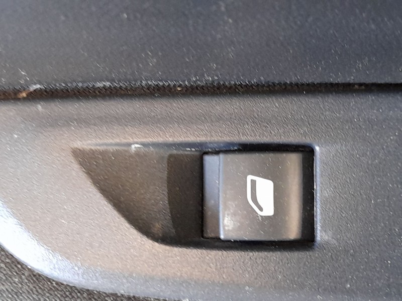 Recambio de mando elevalunas trasero derecho para peugeot 208 ii (ub_, up_, uw_, uj_) 1.2 puretech 100 referencia OEM IAM 982904