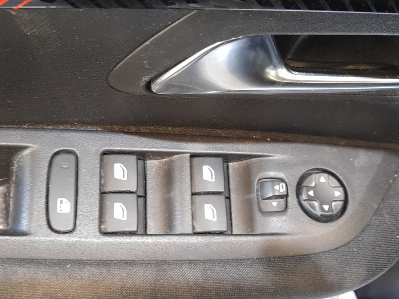 Recambio de mando elevalunas delantero izquierdo para peugeot 208 ii (ub_, up_, uw_, uj_) 1.2 puretech 100 referencia OEM IAM 98