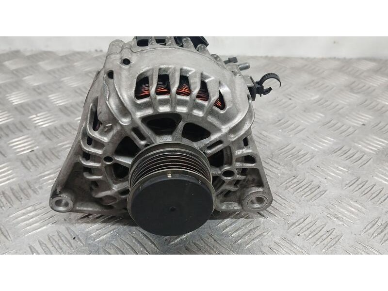 Recambio de alternador para kia cee´d active referencia OEM IAM 373002A600 VALEO 2607316E TG12C090