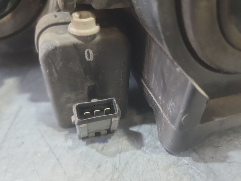 Recambio de faro derecho para toyota rav 4 iii (_a3_) 2.0 (zsa35_) referencia OEM IAM 8113042311  