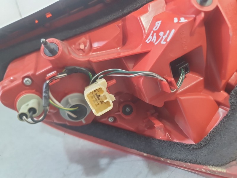 Recambio de piloto trasero izquierdo para toyota rav 4 iii (_a3_) 2.0 (zsa35_) referencia OEM IAM 8156142091  