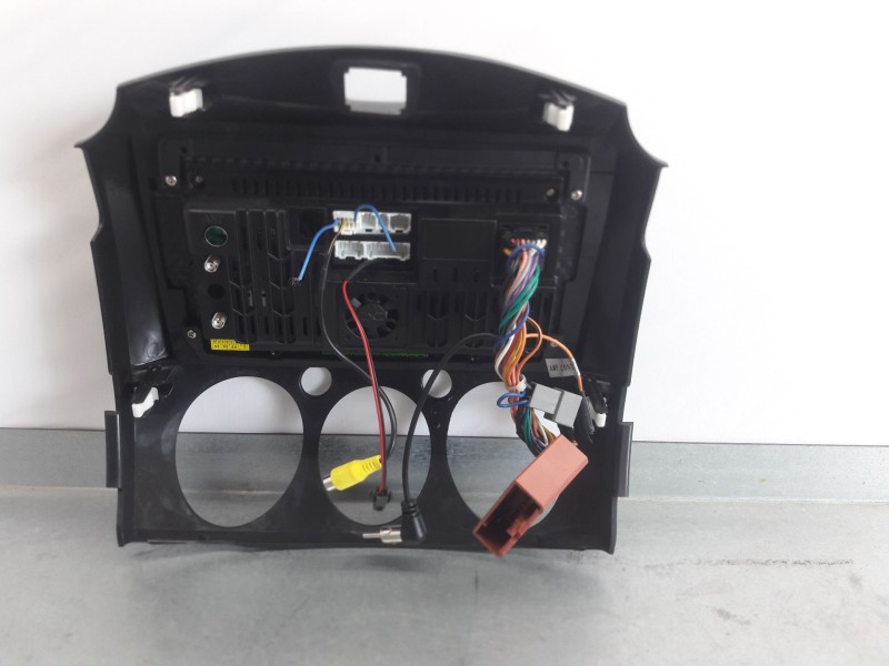 Recambio de sistema navegacion gps para mazda 2 (de_, dh_) 1.4 mzr-cd referencia OEM IAM ANDROID 4+32GB MARCO ROTO