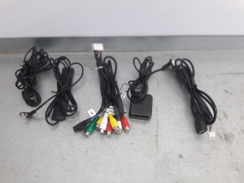 Recambio de sistema navegacion gps para mazda 2 (de_, dh_) 1.4 mzr-cd referencia OEM IAM ANDROID 4+32GB MARCO ROTO