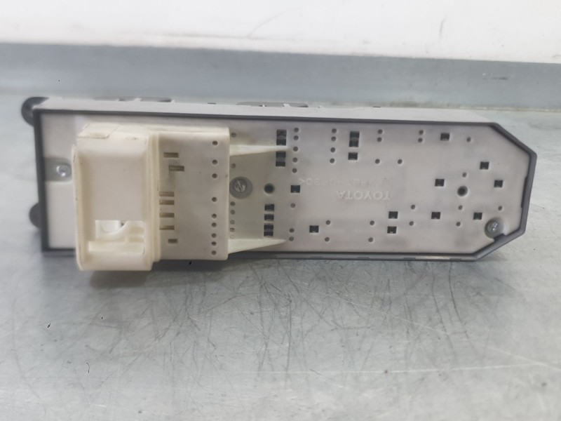 Recambio de mando elevalunas delantero izquierdo para toyota rav 4 iii (_a3_) 2.0 (zsa35_) referencia OEM IAM 8482012520  