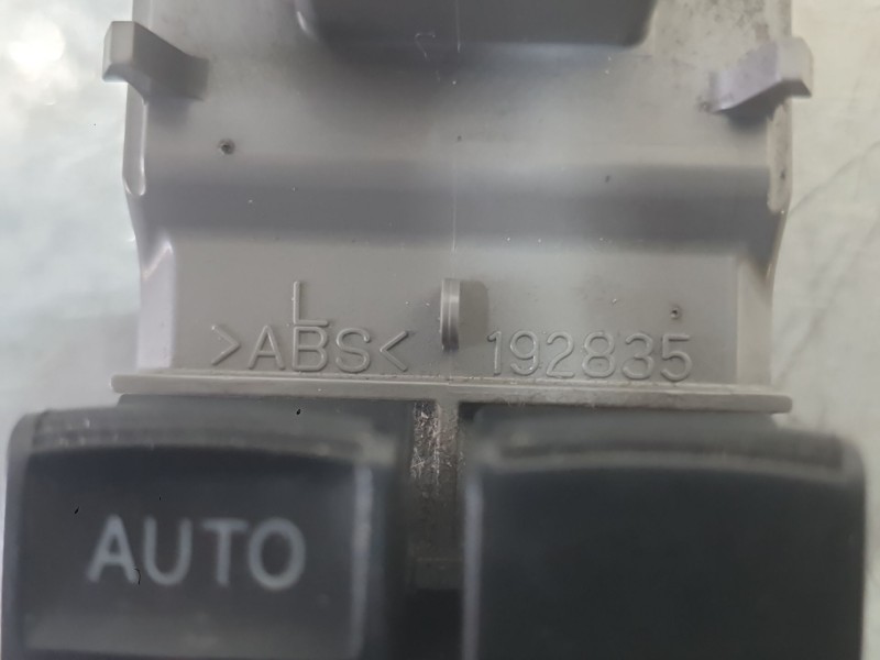 Recambio de mando elevalunas delantero izquierdo para toyota rav 4 iii (_a3_) 2.0 (zsa35_) referencia OEM IAM 8482012520  