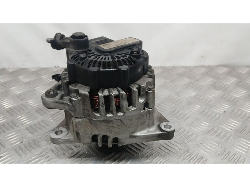 Recambio de alternador para kia cee´d active referencia OEM IAM 373002A600 VALEO 2607316E TG12C090