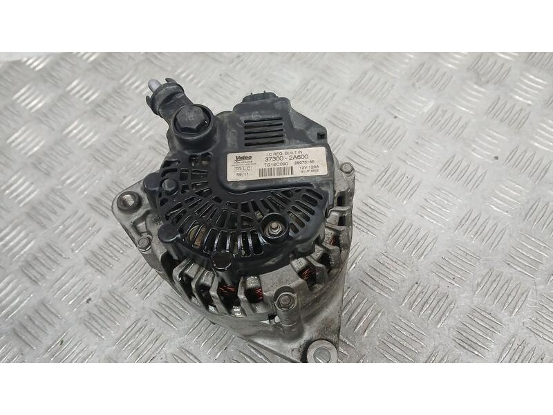 Recambio de alternador para kia cee´d active referencia OEM IAM 373002A600 VALEO 2607316E TG12C090