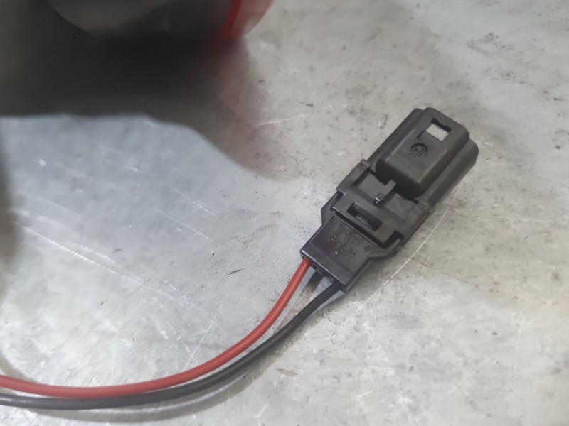 Recambio de piloto trasero derecho interior para renault clio iv (bh_) 1.5 dci 90 referencia OEM IAM 265505796R  