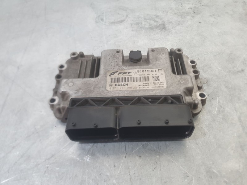 Recambio de centralita motor uce para fiat 500 (312_) 1.4 (312axc1b, 312cxc1b) referencia OEM IAM 51854165  