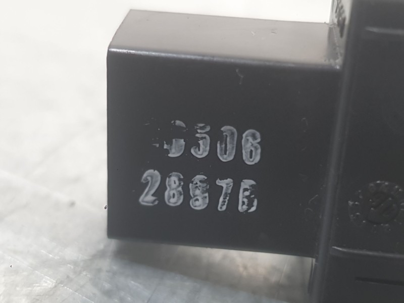 Recambio de mando elevalunas delantero izquierdo para fiat 500 (312_) 1.4 (312axc1b, 312cxc1b) referencia OEM IAM 735450601  