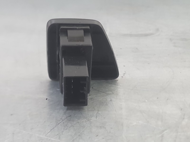 Recambio de mando elevalunas delantero derecho para fiat 500 (312_) 1.4 (312axc1b, 312cxc1b) referencia OEM IAM 735450602  