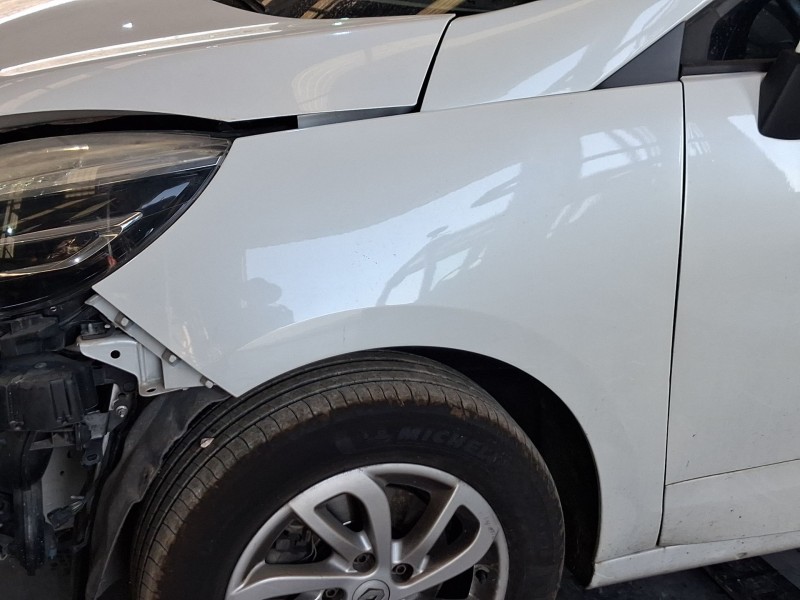 Recambio de aleta delantera izquierda para renault grand scénic iii (jz0/1_) 1.6 dci (jz00, jz12) referencia OEM IAM 631018882R 