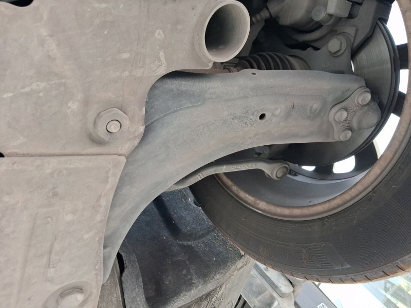 Recambio de brazo suspension inferior delantero izquierdo para renault grand scénic iii (jz0/1_) 1.6 dci (jz00, jz12) referencia