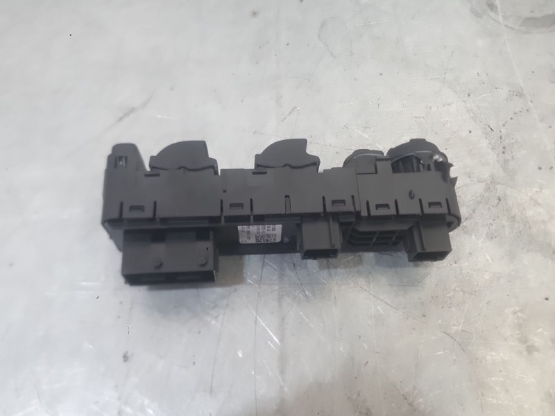 Recambio de mando elevalunas delantero izquierdo para peugeot 3008 ii suv (mc_, mr_, mj_, m4_) 1.5 bluehdi 130 referencia OEM IA