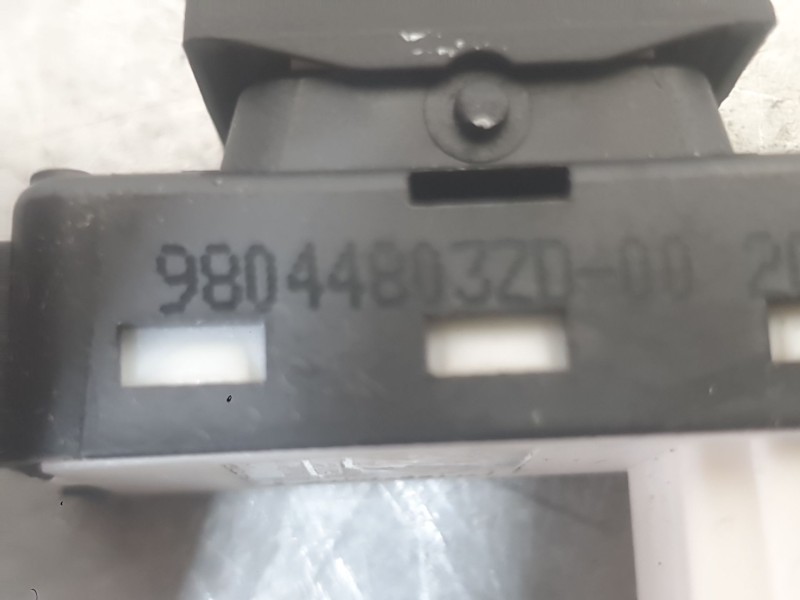 Recambio de mando elevalunas delantero derecho para peugeot 3008 ii suv (mc_, mr_, mj_, m4_) 1.5 bluehdi 130 referencia OEM IAM 