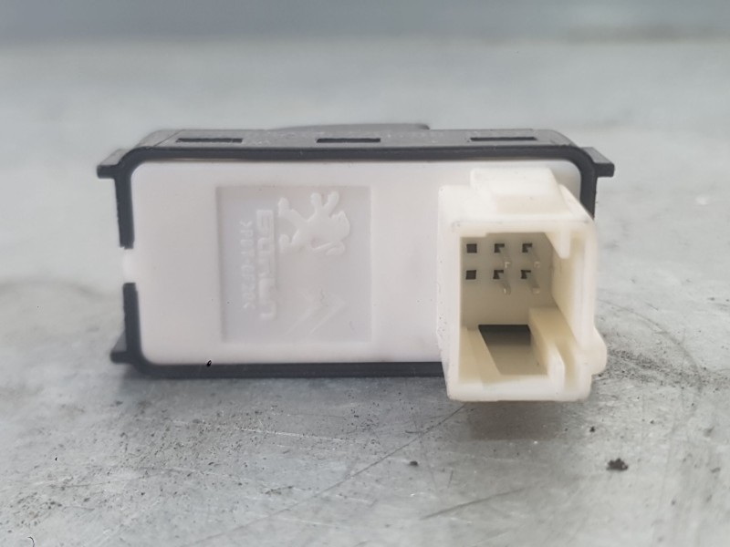 Recambio de mando elevalunas trasero izquierdo para peugeot 3008 ii suv (mc_, mr_, mj_, m4_) 1.5 bluehdi 130 referencia OEM IAM 