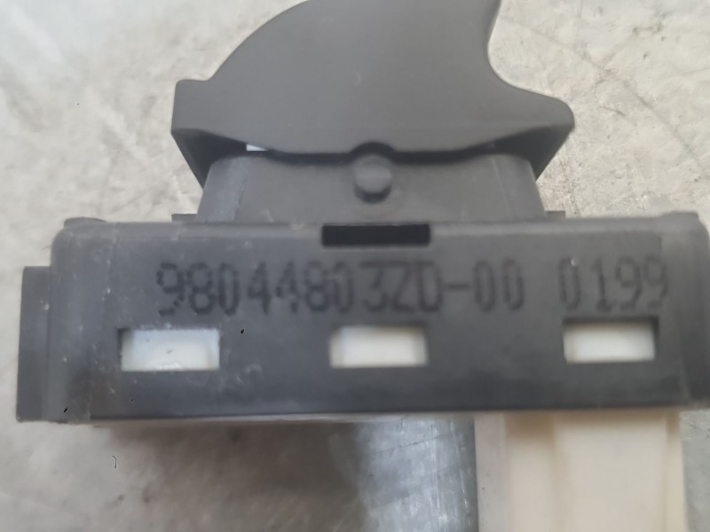 Recambio de mando elevalunas trasero izquierdo para peugeot 3008 ii suv (mc_, mr_, mj_, m4_) 1.5 bluehdi 130 referencia OEM IAM 