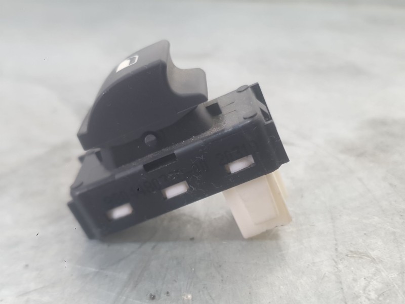 Recambio de mando elevalunas trasero derecho para peugeot 3008 ii suv (mc_, mr_, mj_, m4_) 1.5 bluehdi 130 referencia OEM IAM 98