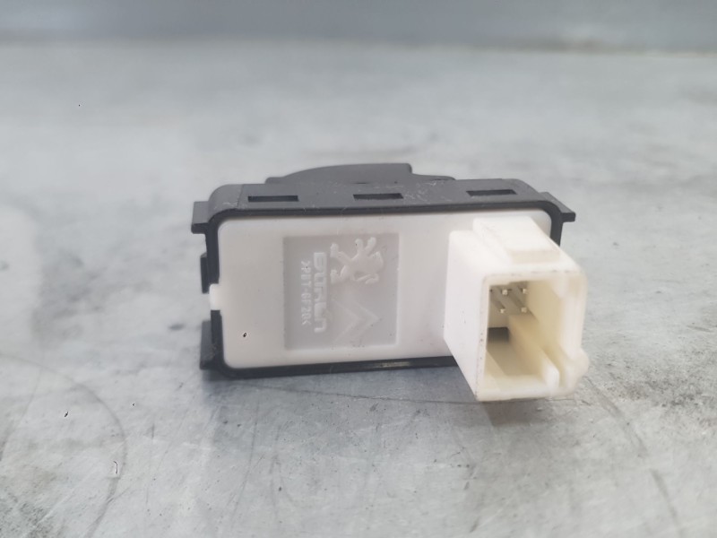 Recambio de mando elevalunas trasero derecho para peugeot 3008 ii suv (mc_, mr_, mj_, m4_) 1.5 bluehdi 130 referencia OEM IAM 98