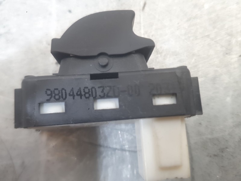 Recambio de mando elevalunas trasero derecho para peugeot 3008 ii suv (mc_, mr_, mj_, m4_) 1.5 bluehdi 130 referencia OEM IAM 98