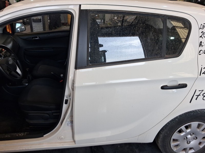 Recambio de puerta trasera izquierda para hyundai i20 i (pb, pbt) 1.2 referencia OEM IAM 770031J010  