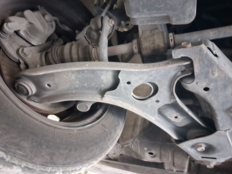 Recambio de brazo suspension inferior delantero derecho para hyundai i20 i (pb, pbt) 1.2 referencia OEM IAM 545011J700  