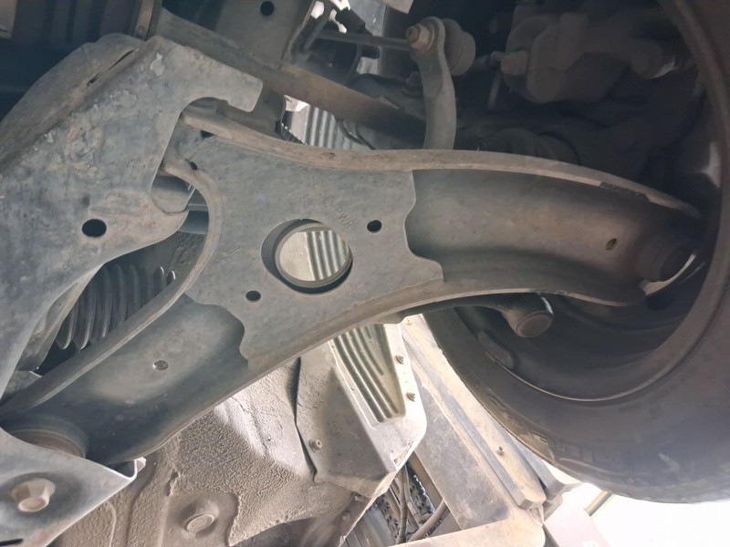 Recambio de brazo suspension inferior delantero izquierdo para hyundai i20 i (pb, pbt) 1.2 referencia OEM IAM 545001J700  