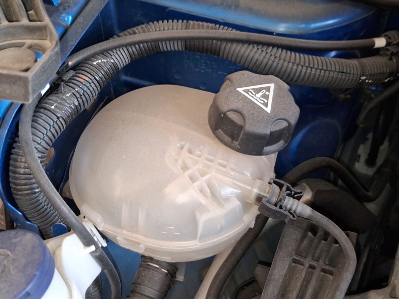 Recambio de deposito expansion para peugeot 2008 ii (ud_, us_, uy_, uj_, ur_, uc_) 1.5 bluehdi 130 referencia OEM IAM 9824198680