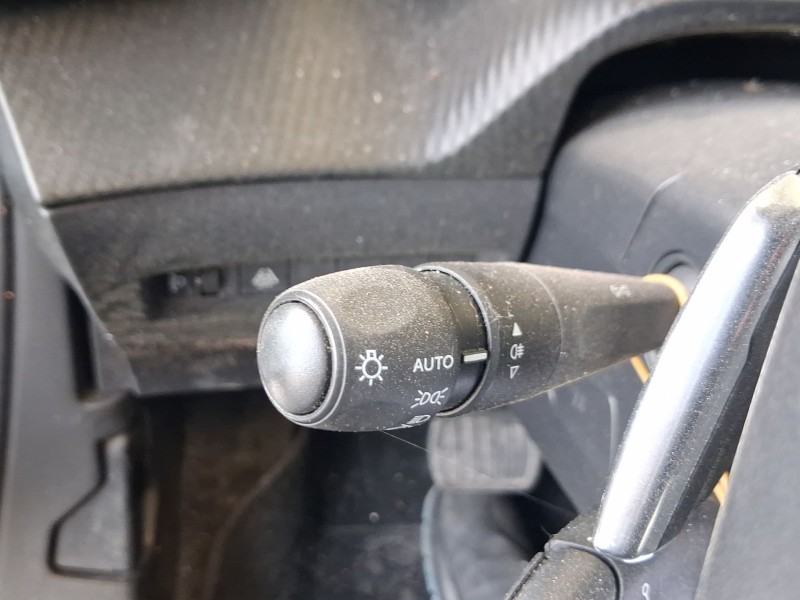 Recambio de mando luces y limpia para peugeot 2008 ii (ud_, us_, uy_, uj_, ur_, uc_) 1.5 bluehdi 130 referencia OEM IAM 98369220