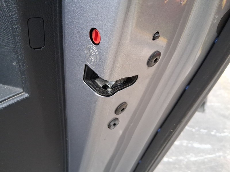 Recambio de cerradura puerta trasera derecha para opel corsa f (p2jo) 1.2 (68) referencia OEM IAM 9844412880  