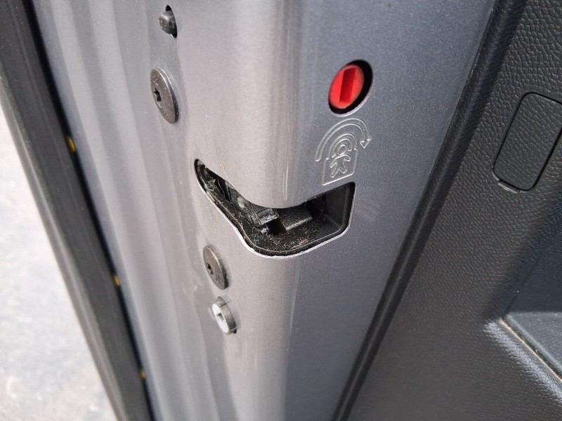 Recambio de cerradura puerta trasera izquierda para opel corsa f (p2jo) 1.2 (68) referencia OEM IAM 9844413080  