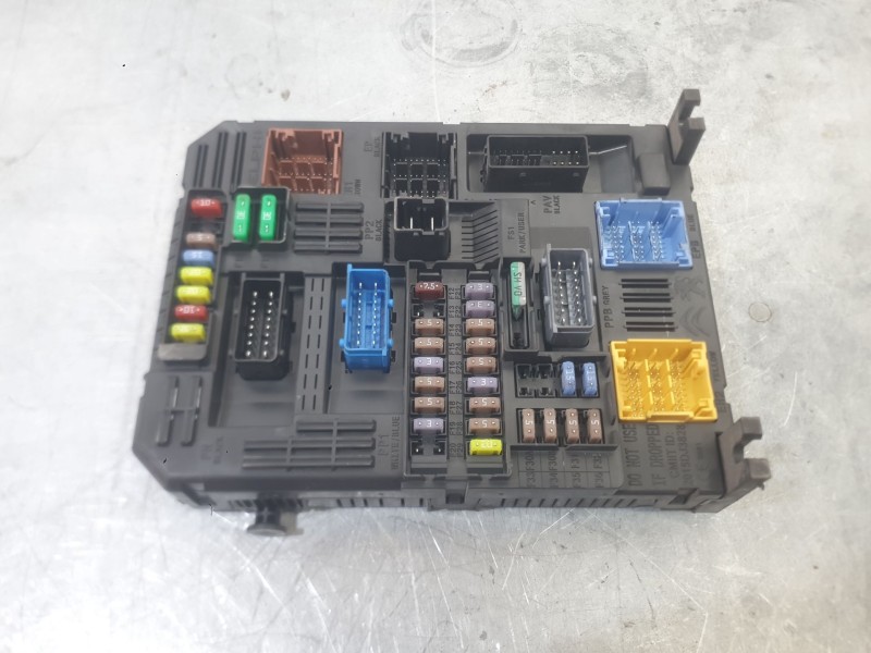 Recambio de caja reles / fusibles para opel combo furgoneta/monovolumen (k9) 1.5 d referencia OEM IAM  BSI 