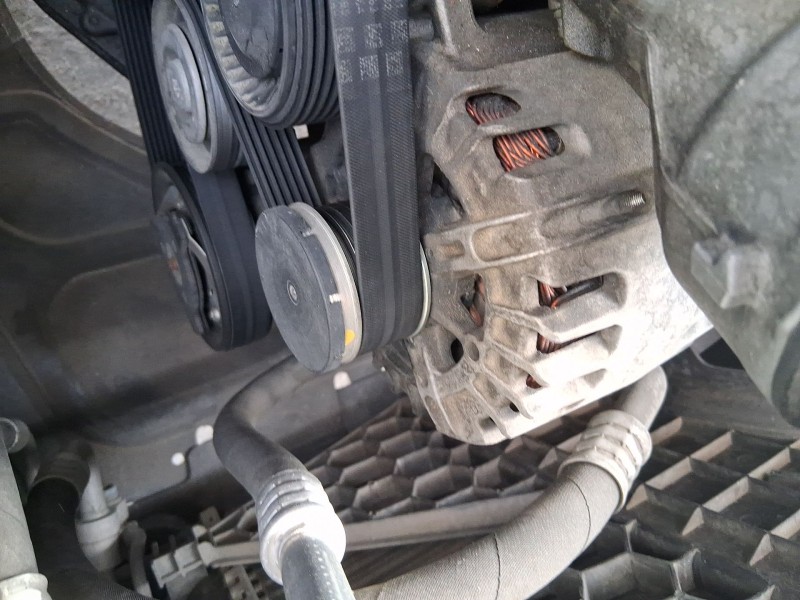 Recambio de alternador para volkswagen polo v (6r1, 6c1) 1.2 referencia OEM IAM 03E903023A  