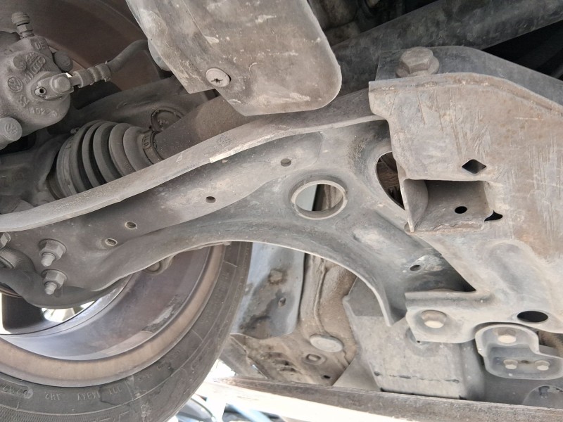 Recambio de brazo suspension inferior delantero derecho para volkswagen polo v (6r1, 6c1) 1.2 referencia OEM IAM 6R0407152F  