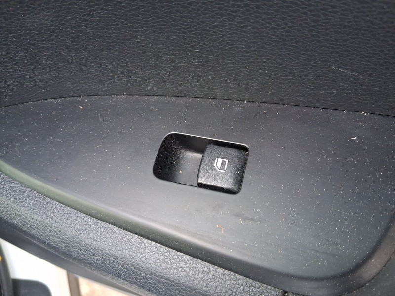 Recambio de mando elevalunas trasero derecho para kia sportage v (nq5) 1.6 t-gdi referencia OEM IAM 93581P1000  