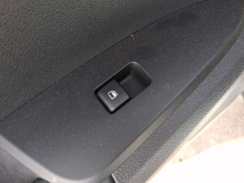 Recambio de mando elevalunas trasero izquierdo para kia sportage v (nq5) 1.6 t-gdi referencia OEM IAM 93581P1000  