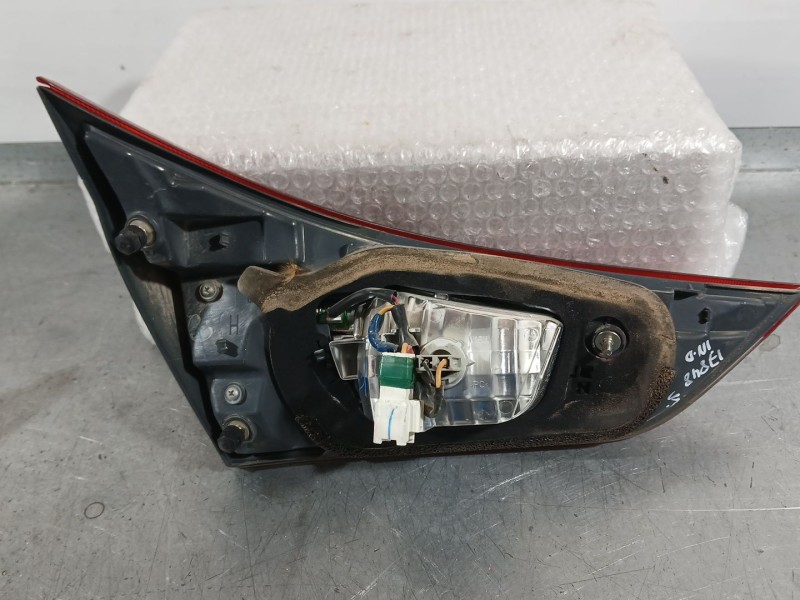 Recambio de piloto trasero derecho interior para toyota auris (-e18) 1.8 hybrid (zwee186) referencia OEM IAM 8158102460  