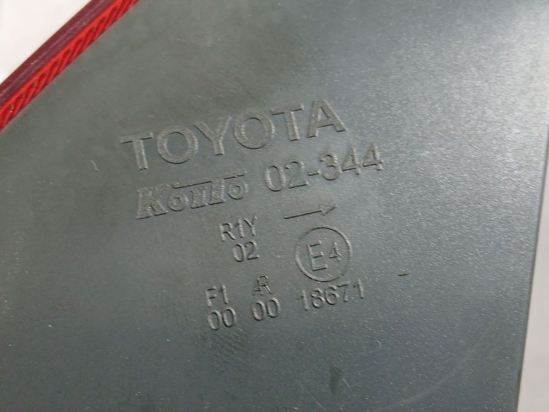 Recambio de piloto trasero derecho interior para toyota auris (-e18) 1.8 hybrid (zwee186) referencia OEM IAM 8158102460  