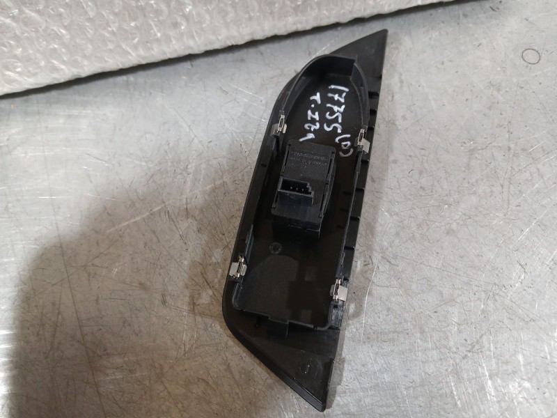 Recambio de mando elevalunas trasero izquierdo para bmw x1 (e84) sdrive 18 d referencia OEM IAM 61316935534  