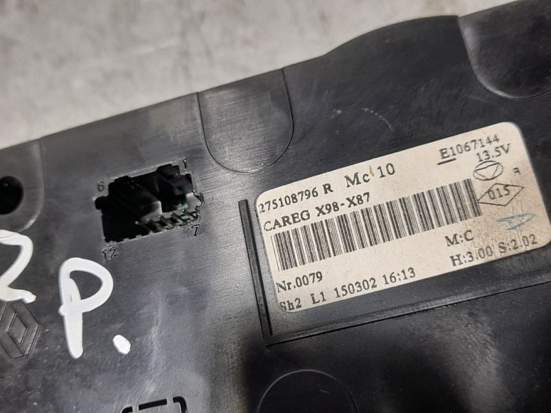 Recambio de mando climatizador para renault captur expression referencia OEM IAM 175108796  