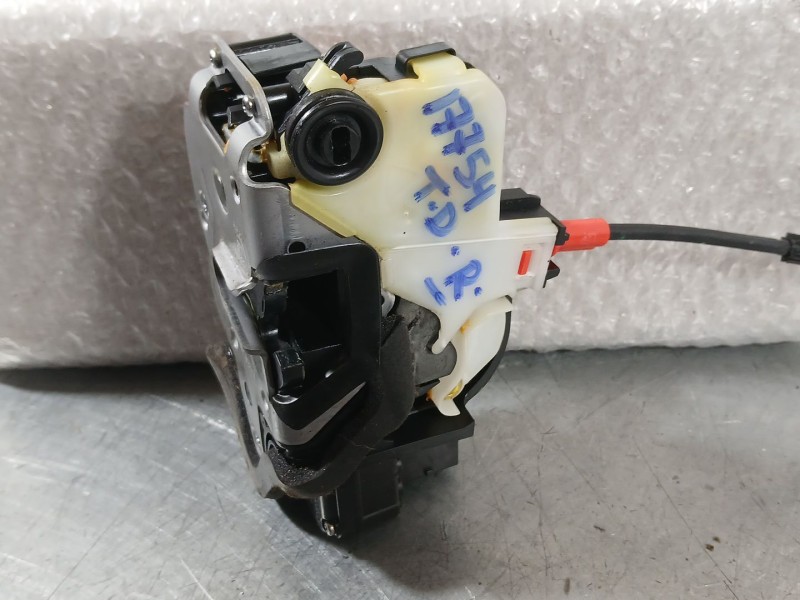 Recambio de cerradura puerta trasera derecha para opel mokka / mokka x (j13) 1.6 cdti (_76) referencia OEM IAM 13579546  