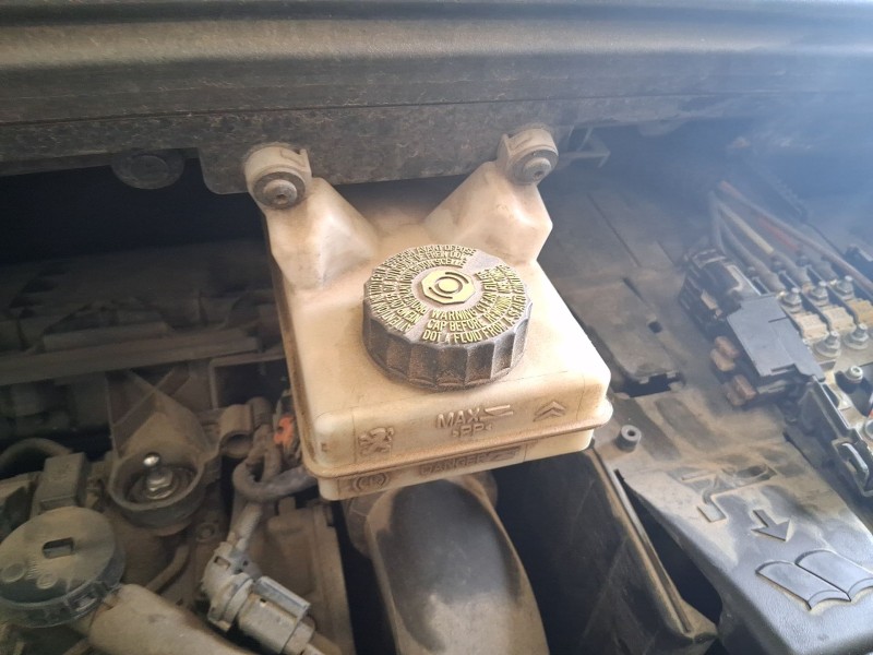Recambio de bomba freno para peugeot 5008 ii (mc_, mj_, mr_, m4_) 1.6 bluehdi 115 (mcbhxh, mcbhxw) referencia OEM IAM 4601T1  