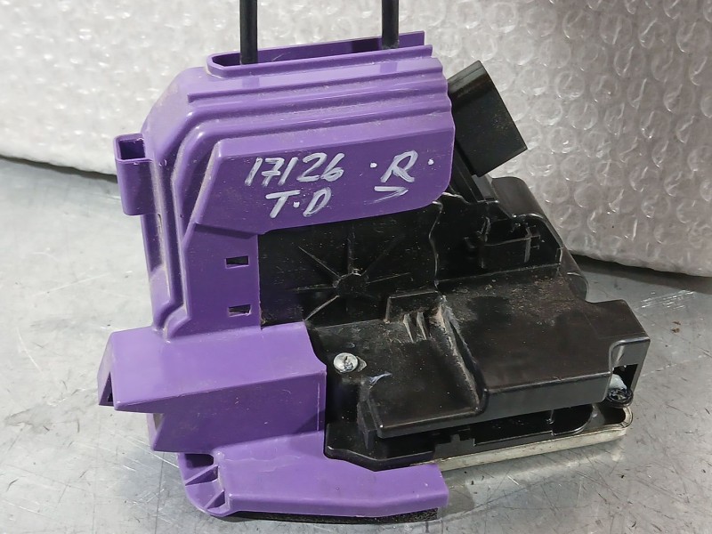 Recambio de cerradura puerta trasera derecha para ssangyong korando (c300) 1.5 referencia OEM IAM 7132037000  