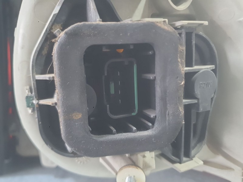 Recambio de piloto trasero izquierdo exterior para volkswagen golf v (1k1) 1.9 tdi referencia OEM IAM 1K6945095AA  