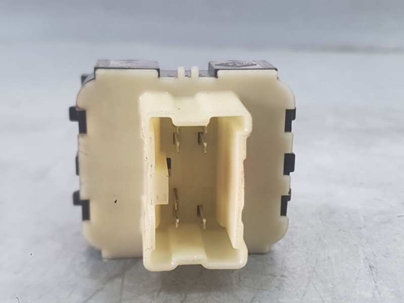 Recambio de mando elevalunas delantero izquierdo para dacia sandero ii (b8_) 1.5 blue dci 95 (b8jl) referencia OEM IAM 254116484