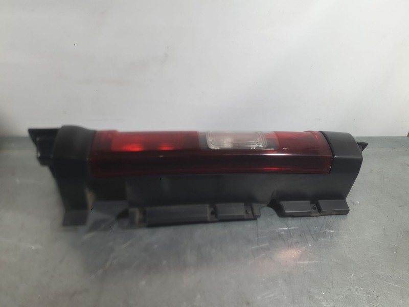 Recambio de piloto trasero izquierdo para renault trafic iii autobús (jg_) 1.6 dci 120 (jgmb) referencia OEM IAM 265556737R  