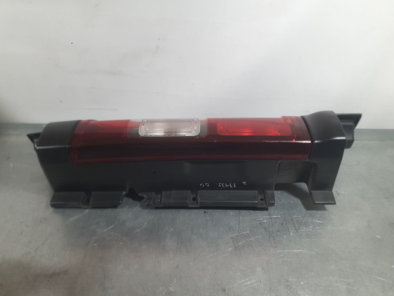Recambio de piloto trasero derecho para renault trafic iii autobús (jg_) 1.6 dci 120 (jgmb) referencia OEM IAM 265504656R  