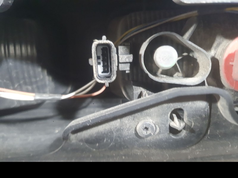 Recambio de piloto trasero derecho para renault trafic iii autobús (jg_) 1.6 dci 120 (jgmb) referencia OEM IAM 265504656R  